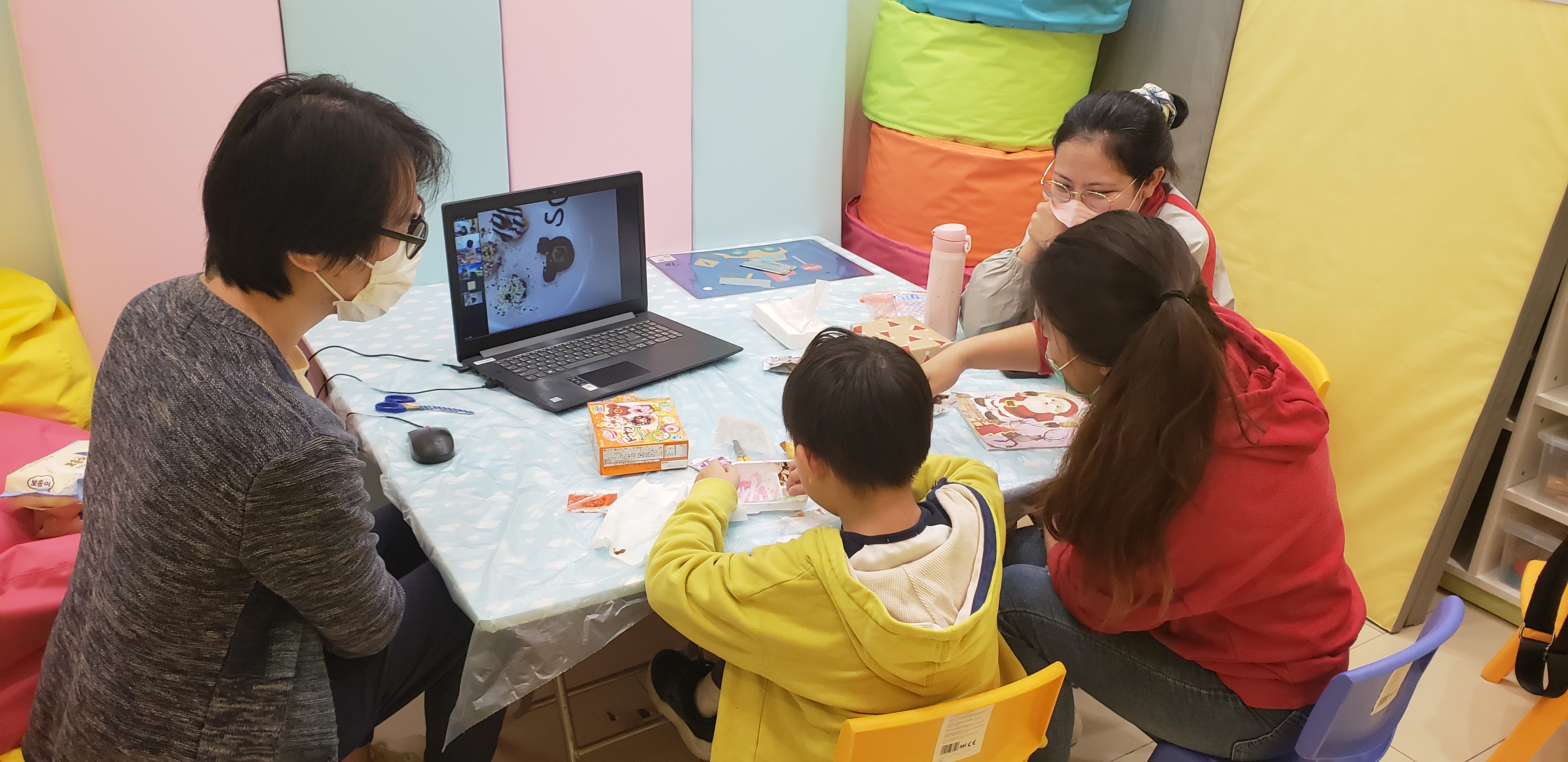 為精神復元人士18歲以下的子女,推行「康晴小幫手」計劃 為精神復元人士18歲以下的子女,推行「康晴小幫手」計劃