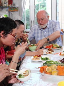 方叔華神父義務成為「邂逅軒」的兄長 方叔華神父義務成為「邂逅軒」的兄長